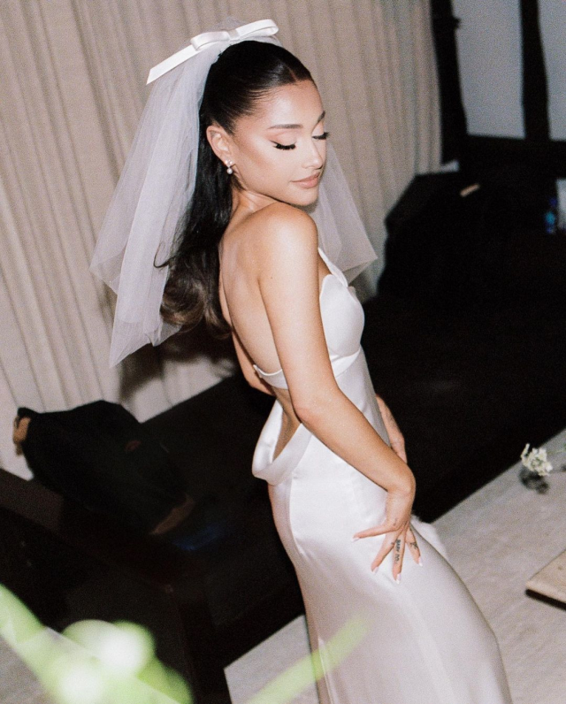 Ünlü şarkıcı Ariana Grande 2 yıllık eşinden boşanıyor