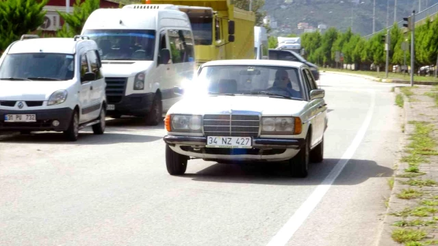 Kemal Sunal'ın 1984 model Mercedes'i satışa çıktı