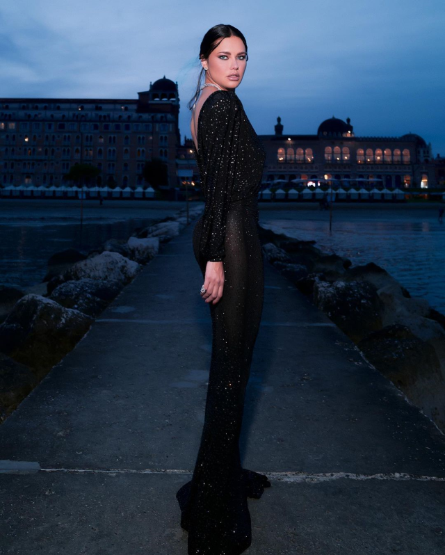 Paris Moda Haftası'na katılan Adriana Lima'yı otelde tahtakurusu ısırdı