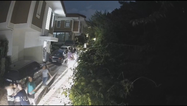 Dilan ve Engin Polat'ın komşuları ile park kavgası! Yumruk attığı anın görüntüsü ortaya çıktı