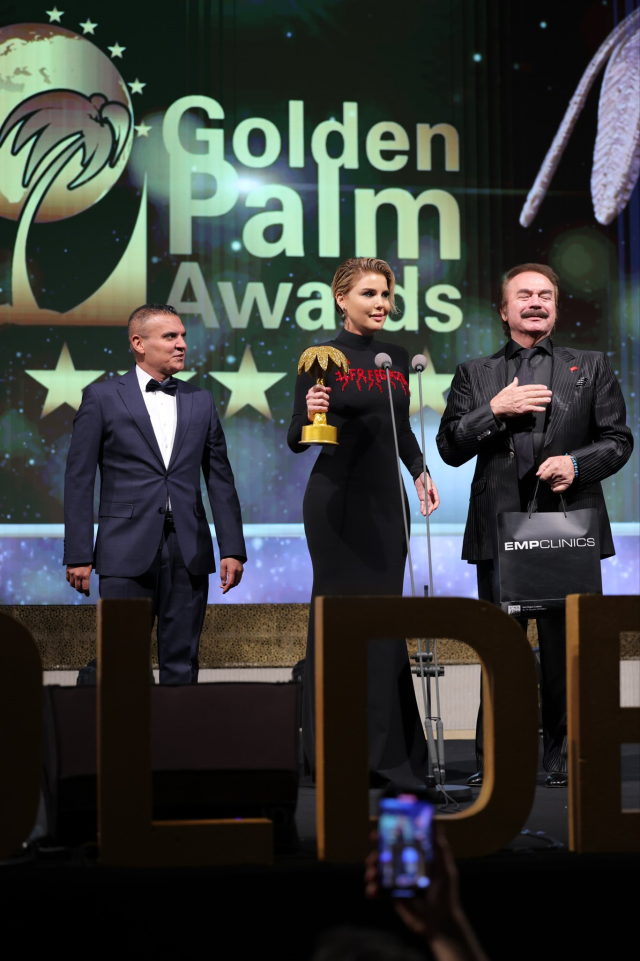 Gülben Ergen, Altın Palmiye Ödül gecesinde ödül aldı ve Gazze'deki çocuklar için çağrıda bulundu