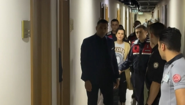 İkinci tutuklama kararını duyan Dilan Polat, adliye koridorunda eşine 'Masumuz' diyerek ağladı