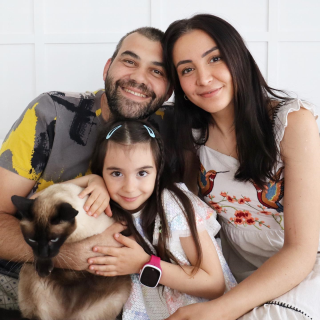 Kansere karşı verdiği mücadeleyle örnek olan fenomen Ayşenur Parlak, yaşamını yitirdi