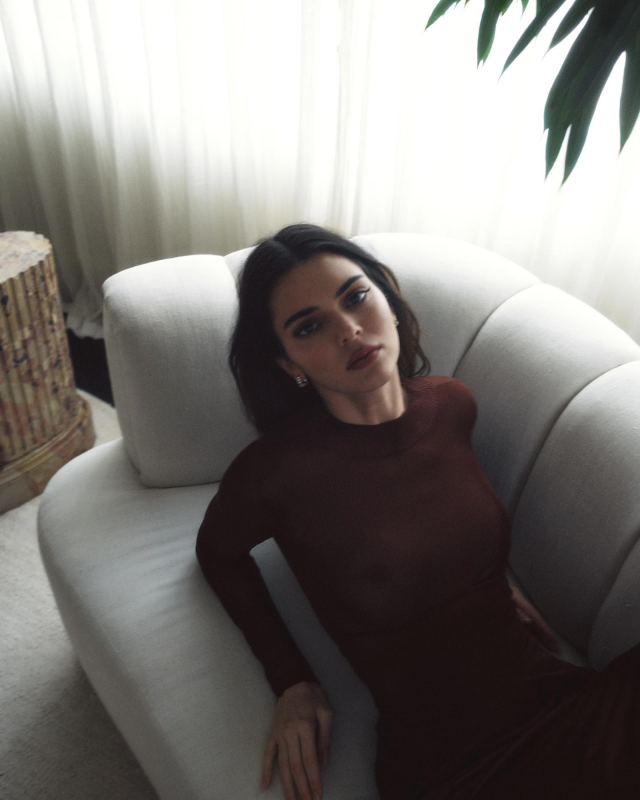 Kendall Jenner, Forbes Dergisi'ne kapak olduktan sonra üstsüz videosunu yayınladı