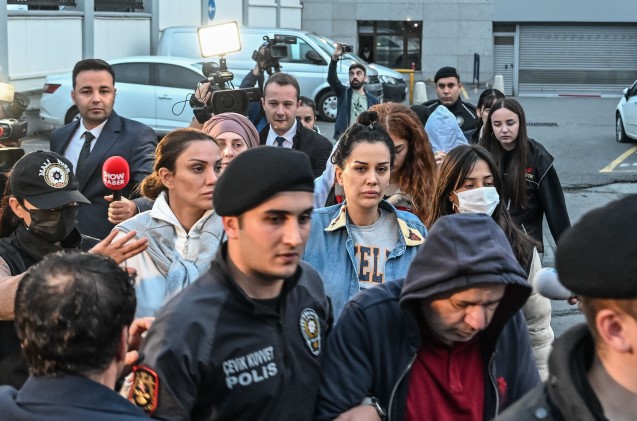 Sürekli baygınlık geçiren Dilan Polat hamile mi? Sosyal medya fenomeni arkadaşı Canan Toprak iddiaları yalanladı