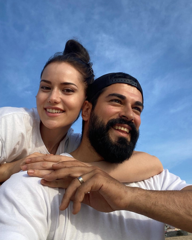 Burak Özçivit ve Fahriye Evcen'den 80 milyon TL'lik reklam anlaşması