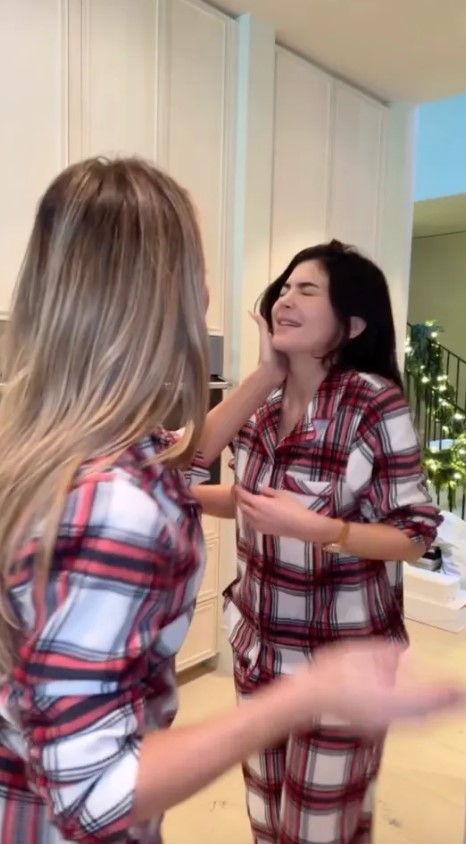 Khloe Kardashian, Noel sabahı tartıştığı kız kardeşi Kylie'ye tokat attı