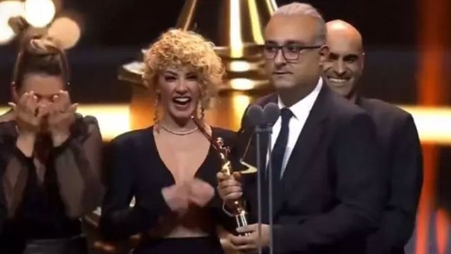 Onur Atilla, Altın Kelebek Ödülleri'nde Kerem Bürsin taklidiyle herkesi kahkahaya boğdu