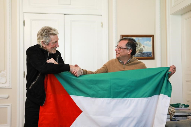 Roger Waters, Kolombiya Devlet Başkanı ile Filistin Bayrağı Açtı
