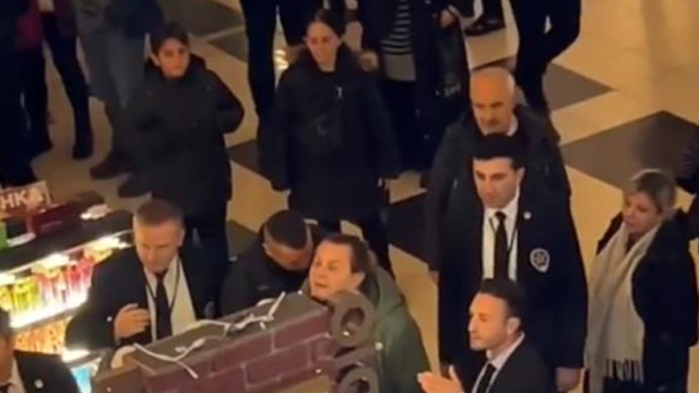 Ünlü sunucu Armağan Çağlayan, çekim için gittiği AVM'de çalışanlarla tartıştı