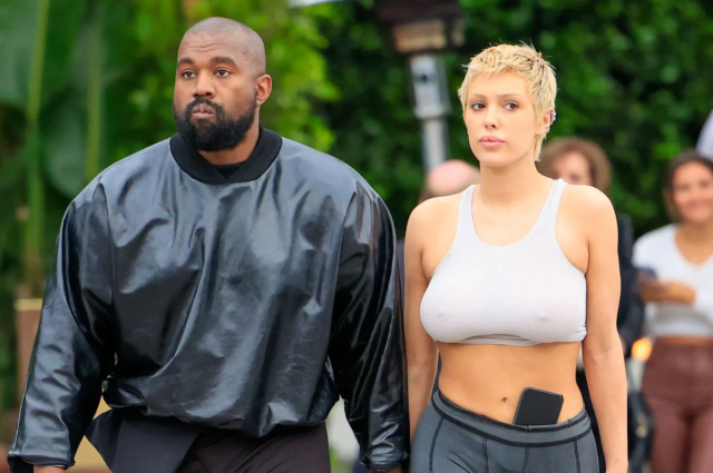 Kanye West'in eşi Bianca Censori mini bikini üstüyle alışverişe çıktı! Görenler dönüp bir daha baktı
