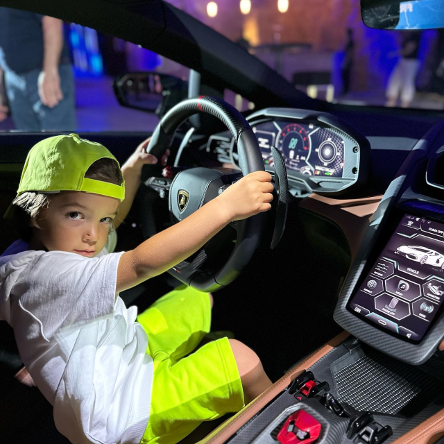 5 yaşındaki oğluna milyonluk araç aldığı konuşulan Kenan Sofuoğlu: Araba bizim değil