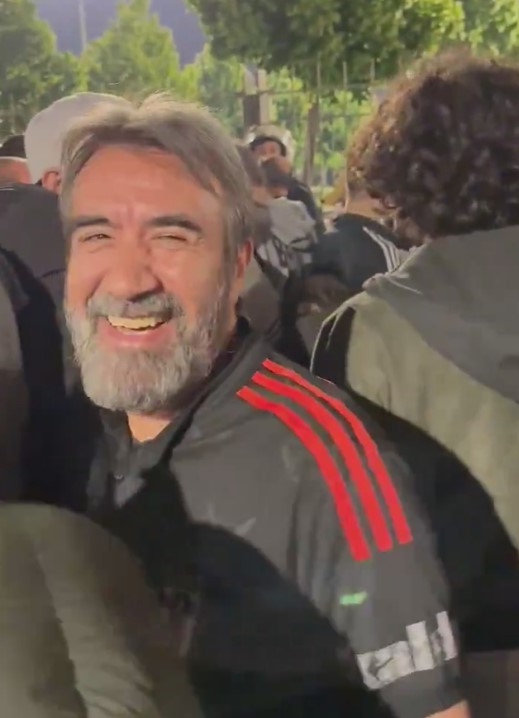 Kutlamada Zeki Demirkubuz'u gören Beşiktaşlı taraftarlar, Nuri Bilge Ceylan'a küfretti