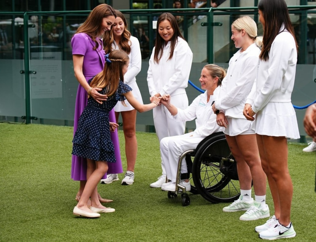 Kanser tedavisi gören Kate Middleton, Wimbledon finalinde halkın karşısına çıktı! Ayakta alkışlandı