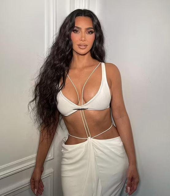 Kim Kardashian'a benzemek için 1 milyon dolar harcayan influencer, anne olamayacağını açıkladı