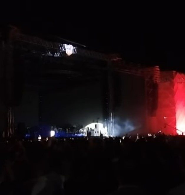 Tarkan konserinde ses ve müzik sistemi arızalandı, seyirciler isyan etti