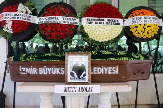 Şarkıcı Metin Arolat İçin İzmir'de Cenaze Töreni Düzenlendi