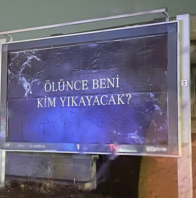 'Ölünce beni kim yıkayacak?' afişlerinin sırrı çözüldü